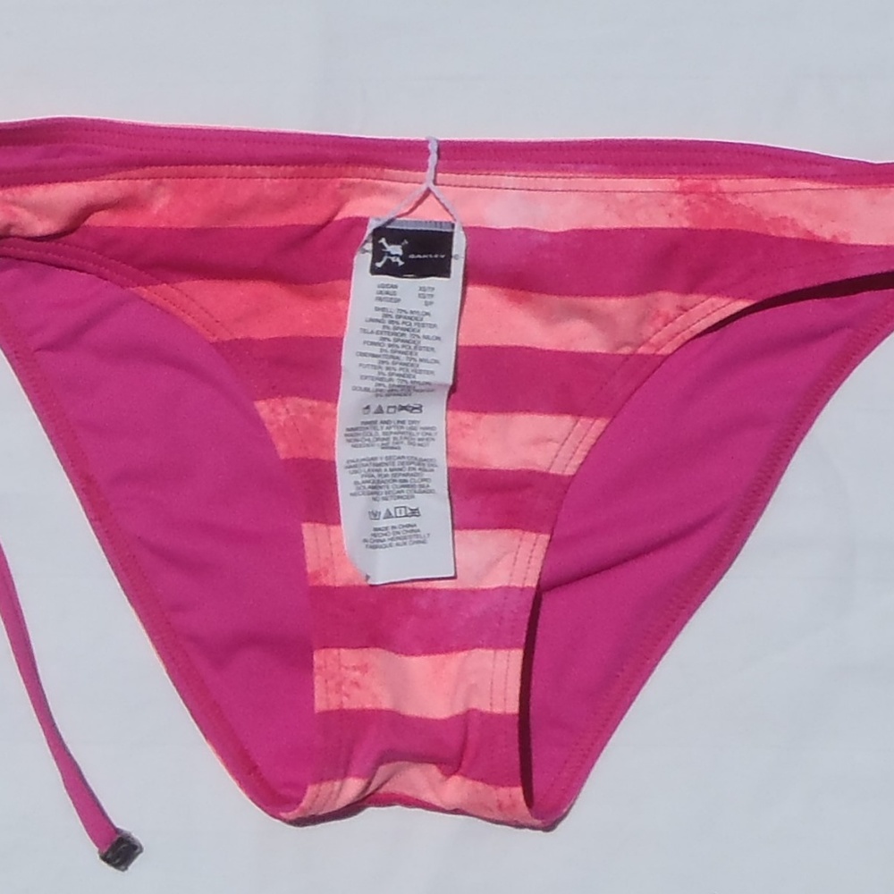 Oakley Bikini Bottoms - Size XS - NWT - Picture 2 of 7